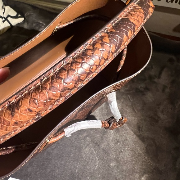 Michael Kors Bucket cross-body - NWT - Picture 5 of 8